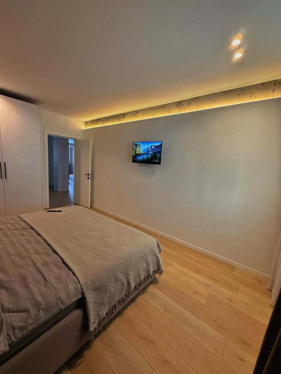 2 Mins From Center - Luxury In *