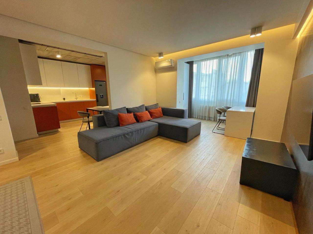 2 Mins From Center - Luxury In דירה