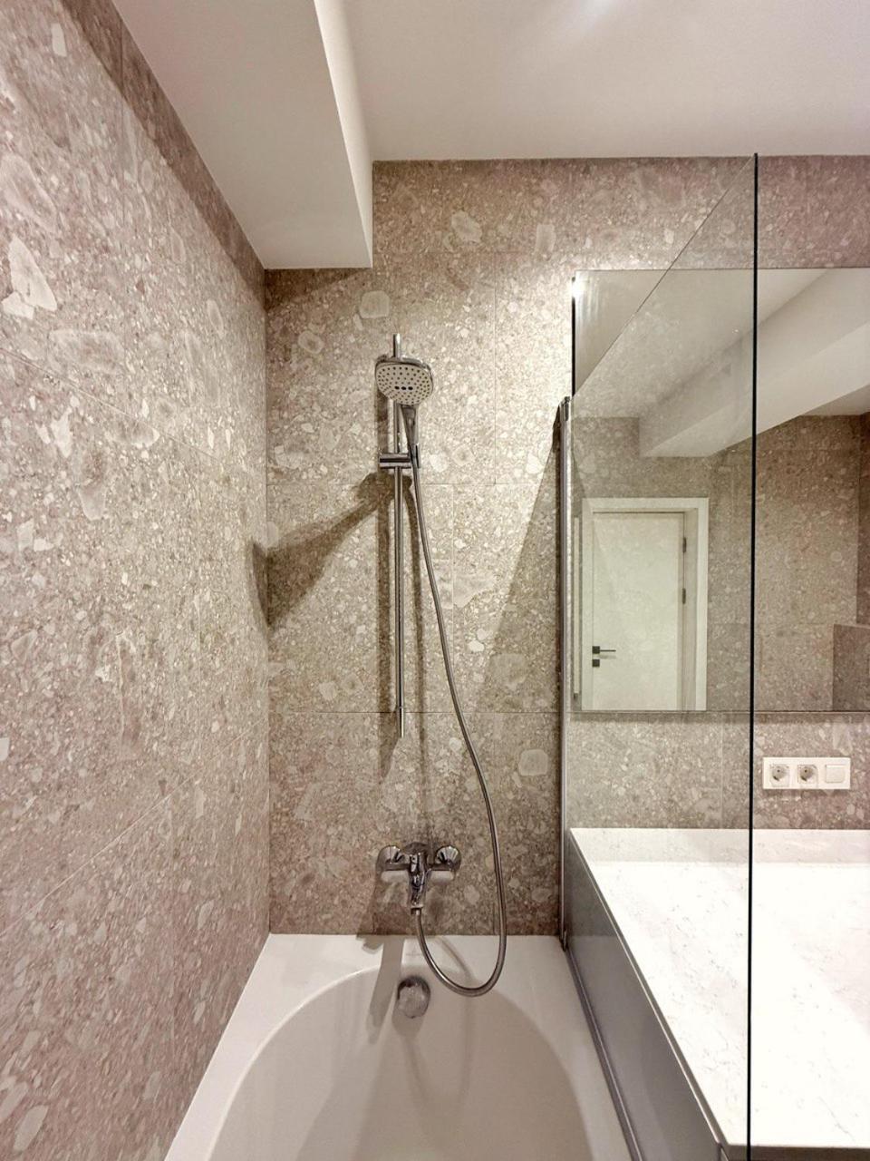 דירה 2 Mins From Center - Luxury In *